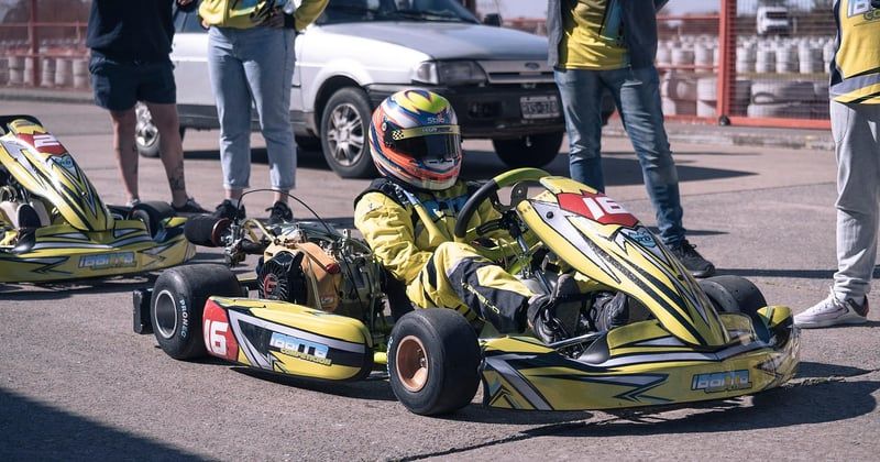 Les erreurs de pilotage les plus fréquentes des débutants en karting (et comment les éviter)
