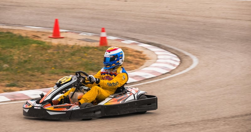La position parfaite dans un kart : réglages du siège et posture à adopter